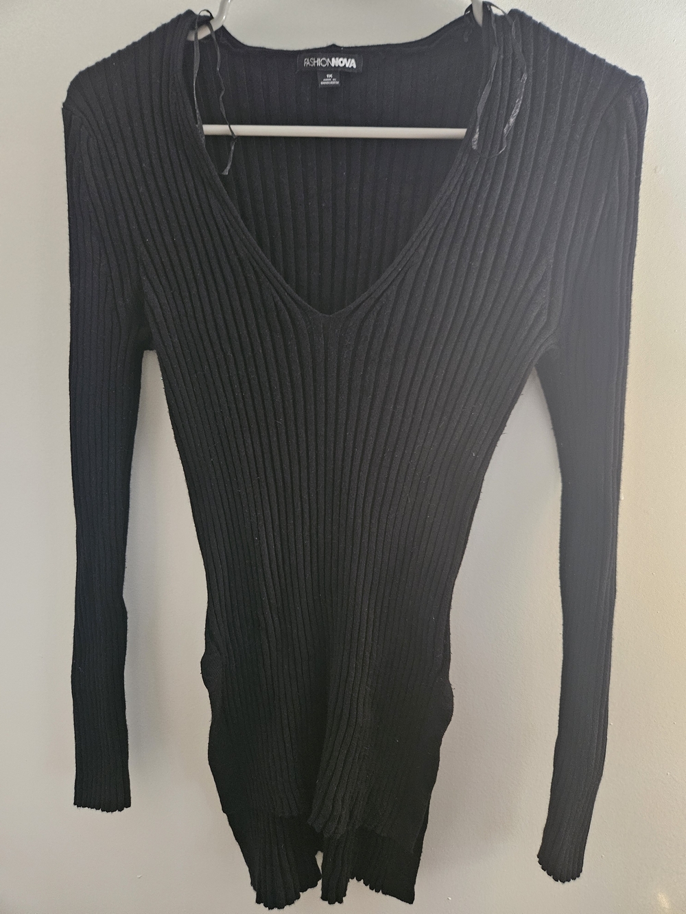 Fashion Nova Women's Black Ribbed V-Neck Sweater